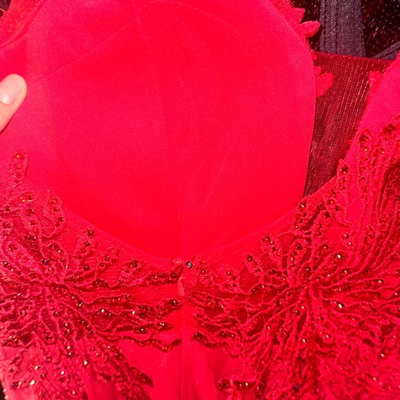 BASIX BLACK LABEL
D9267L
SLEEVELESS BEADED EMBROIDERED GOWN - Picture 9 of 14